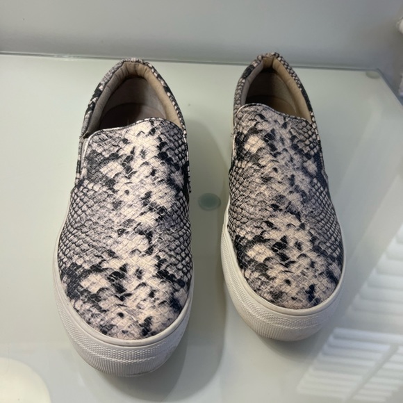 Steve Madden sneakers - Picture 1 of 6